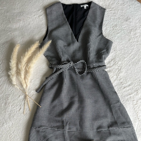 Maisie Bennet V neck dress - Picture 2 of 2